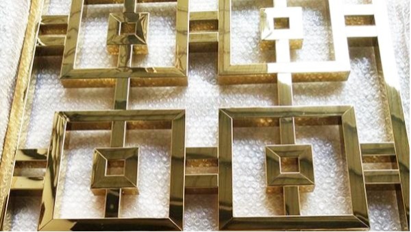 來(lái)看看鏡面不銹鋼屏風(fēng)有多美！